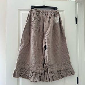 Magnolia Pearl heavyweight linen pants.